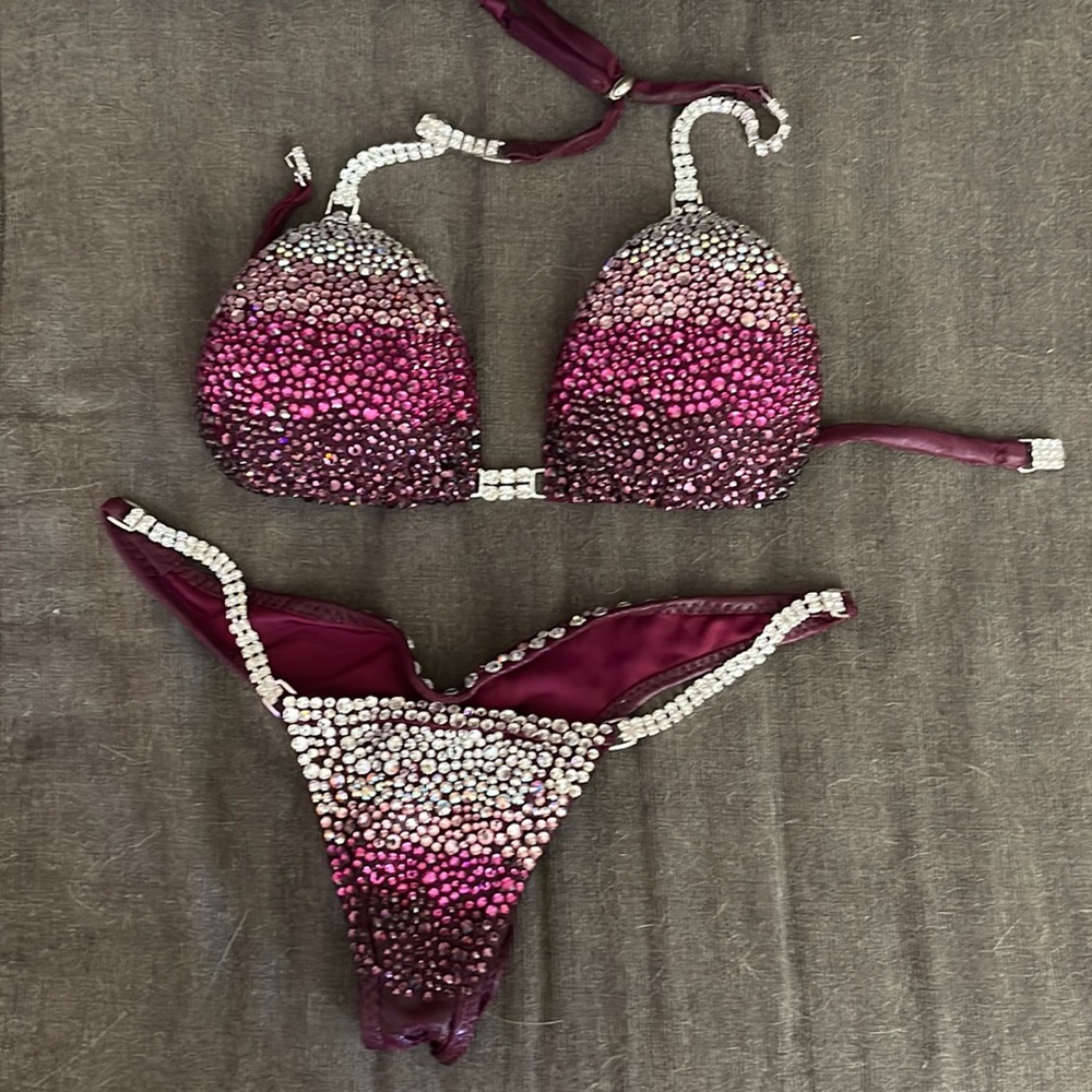 Bilbo Sportswear Bikini Bodybuilding Competition Suit NPC